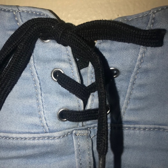 Size 3 High-Rise Wax Jeans with 5 buttons - Picture 6 of 9
